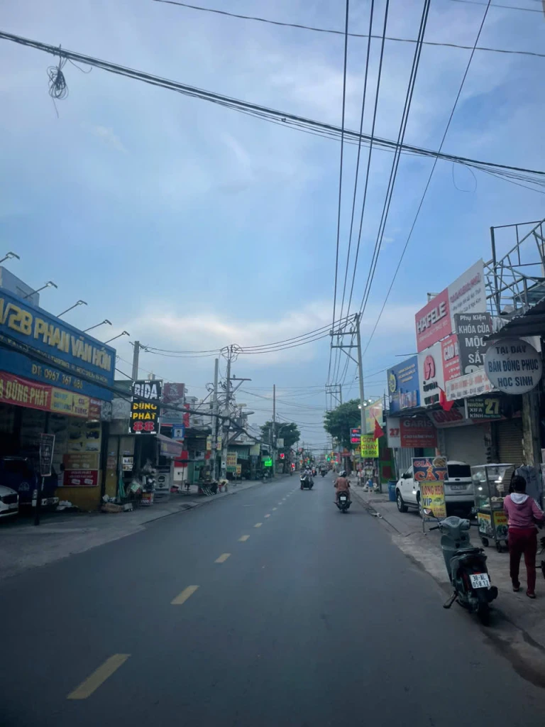 Bán đất mặt tiền 25x100m  giá 70 tỷ Đường Phan Văn Hớn