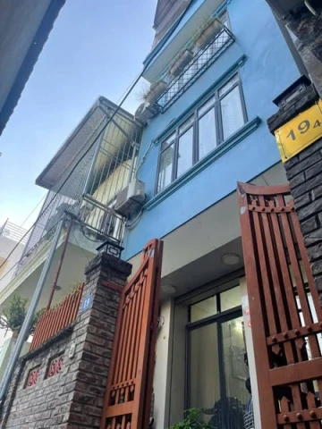 Chính chủ e cân cho thuê nhà mặt đương 208 ngay ngã 4 ắc quy