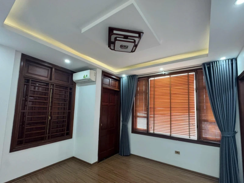 BÁN NHÀ 5T X 42M2 PHỐ NGUYỄN VĂN CỪ- NGÔ GIA TỰ - LONG BIÊN 6,65 TỶ .