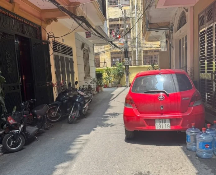BÁN CĂN NHÀ NGÕ PHÂN LÔ 99 NGUYỄN CHÍ THANH: 50M, 6 TẦNG, OTO VÀO NHÀ, GIÁ CHỈ 16.9 TỶ.