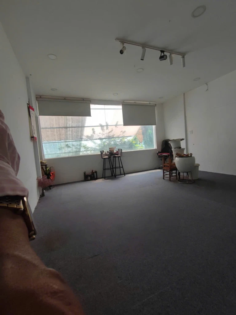 Cho thuê văn phòng Nguyên Hồng, P.11, 50m2, 2 phòng + 1 wc, 9tr