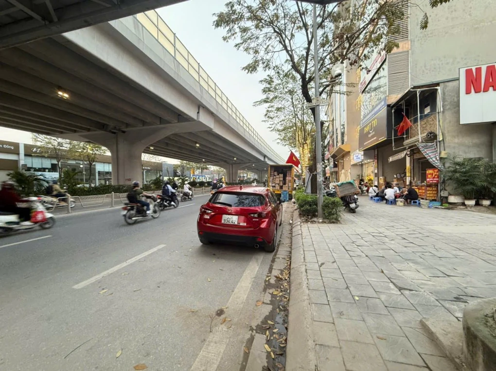 ĐẤT MẶT ĐƯỜNG, PHẠM VĂN ĐỒNG, XUÂN ĐỈNH-VỈA HÈ-KD-Ô TÔ: 95M, MT 4,3M, GIÁ 37,9 TỶ.