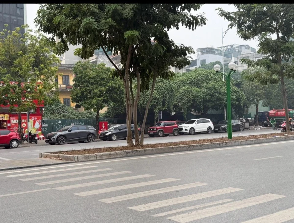 ĐẤT, MẶT ĐƯỜNG, NGUYỄN VĂN HUYÊN, CẦU GIẤY-VẢI HÈ-KD-Ô TÔ: 173/300M, MT 14M, GIÁ  95 TỶ.