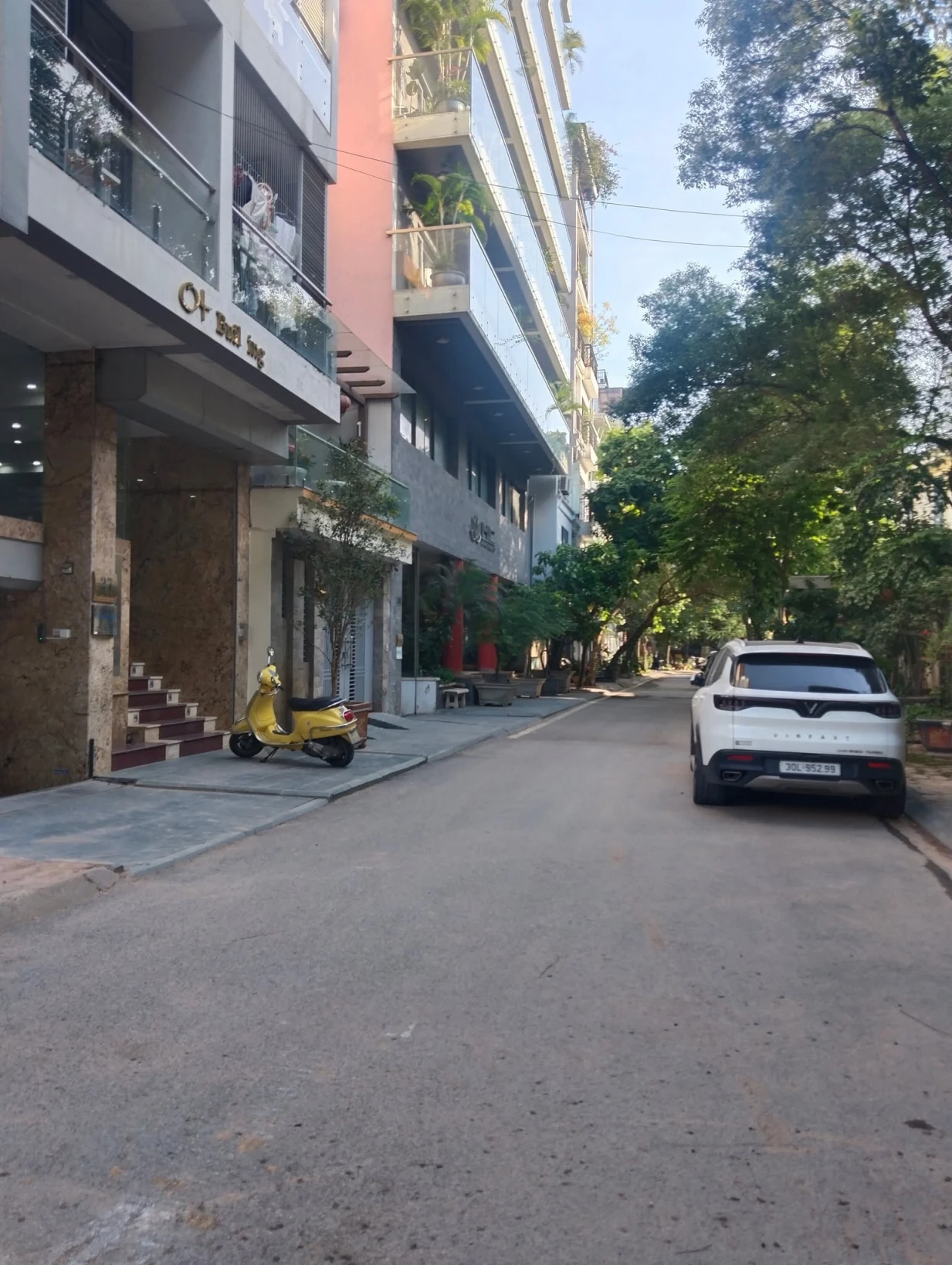 NHÀ ĐẸP, PHỐ TRỊNH CÔNG SƠN, TÂY HỒ-KD-TM: 53M X7T, MT 4,6M, GIÁ 22,5