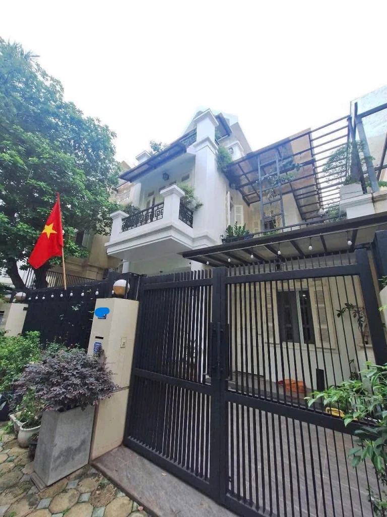 BIỆT THỰ,KHU T, CIPUTRA, TÂY HỒ-VỈA HÈ-KD-Ô TÔ: 180M X4T, MT 9M, GIÁ 69 TỶ.