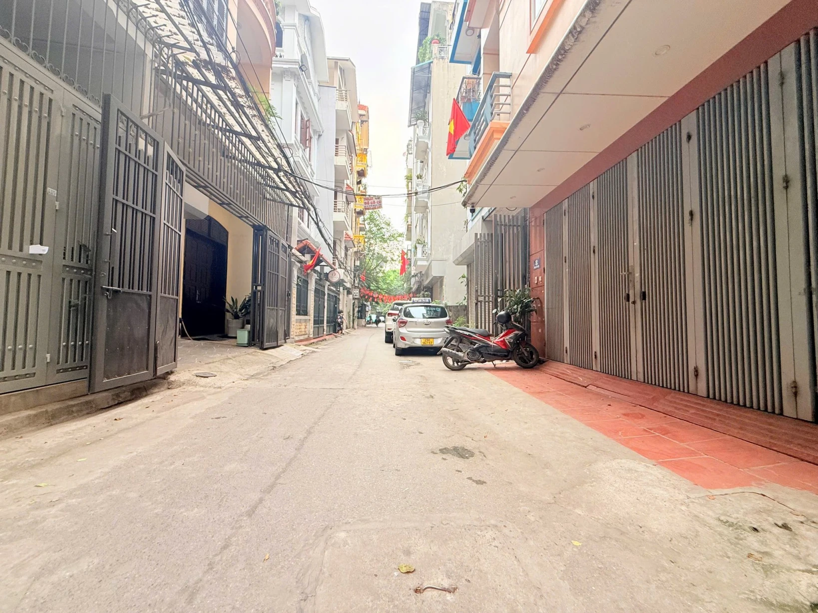 NHÀ PHỐ, TRẦN QUỐC HOÀN, CẦU GIẤY-PHÂN LÔ-Ô TÔ-KD: 55M X4T, MT 5,5M, GIÁ 26,4 TỶ.