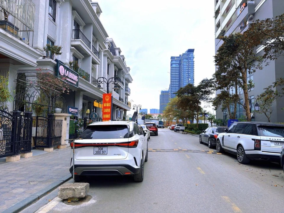BIỆT THỰ LIỀN KỀ, KHU CIPUTRA, TÂY HỒ-VỈA HÈ-KD-Ô TÔ: 150M X5T, MT 7,5M, GIÁ 62 TỶ.