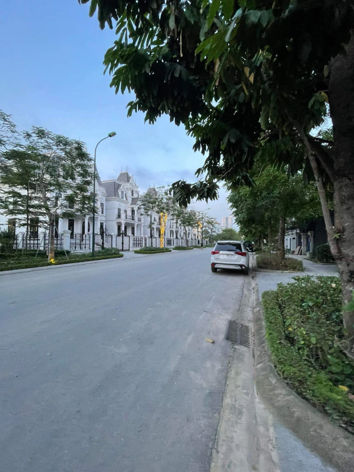 DUY NHẤT BIỆT THỰ, KHU T, CIPUTRA, TÂY HỒ-VỈA HÈ-Ô TÔ-TM:230M X4T, MT 10M, GIÁ 85 TỶ