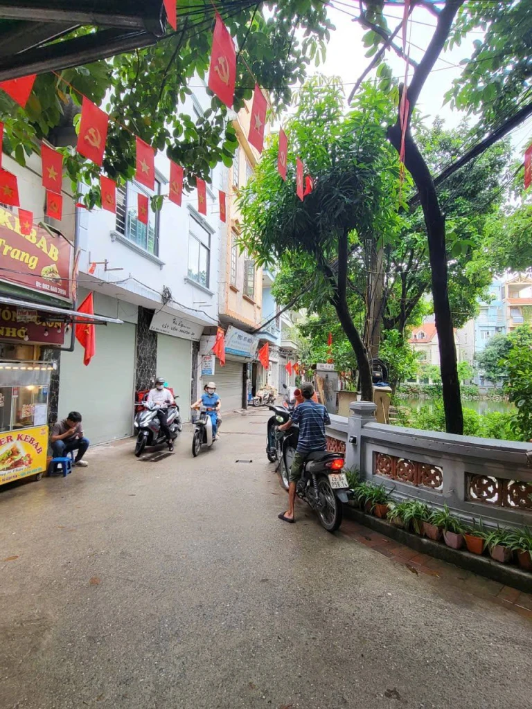 NHÀ ĐẸP NGỌC HÀ FULL NỘI THẤT- DT:37m2 GIÁ: 9.xx tỷ - THANG MÁY - CÁCH Ô TÔ 10M - GẦN PHỐ