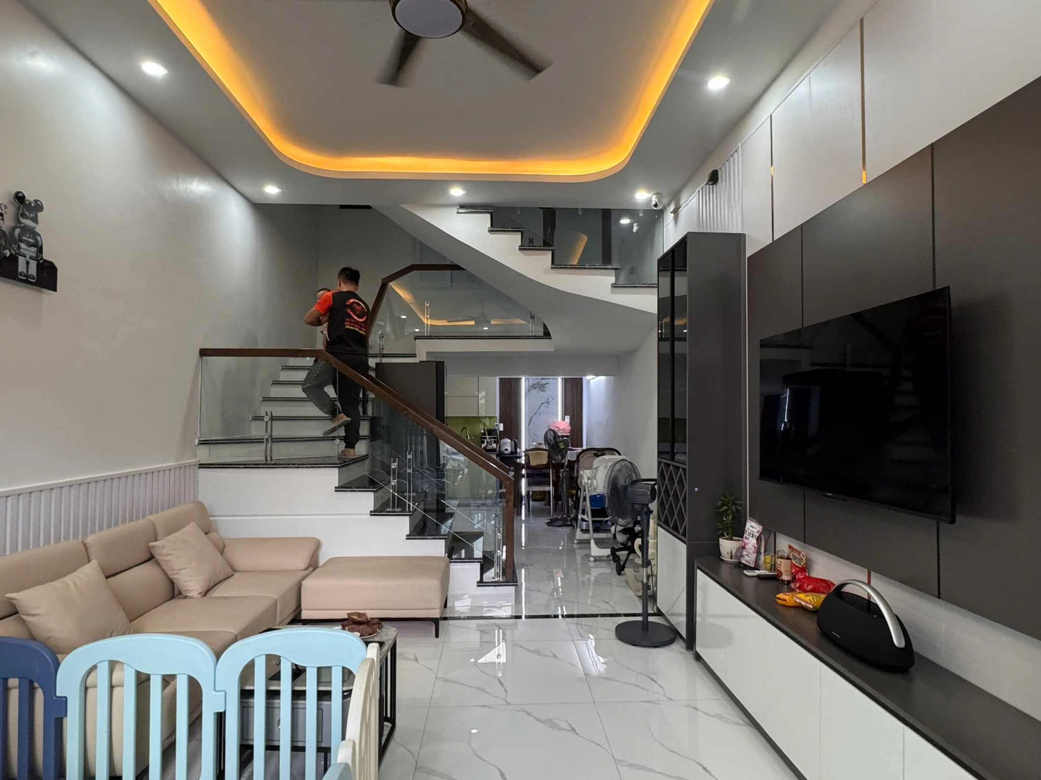 BÁN NHÀ 3 TẦNG – THƯ TRUNG – TẶNG NỘI THẤT ĐẸP – GIÁ CHỈ 2.85 TỶ!