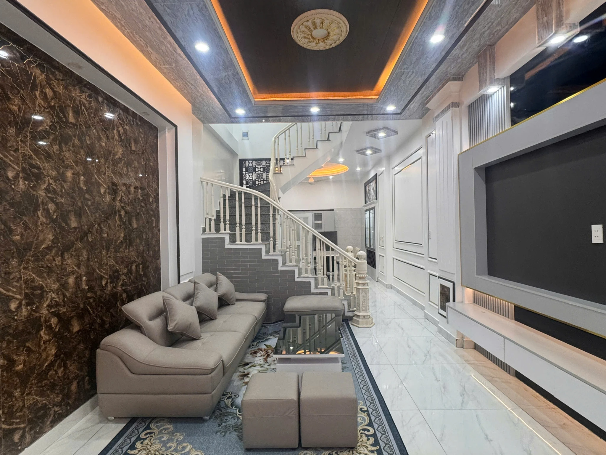 Bán Nhà Độc Lập Ngô Gia Tự 47m² – 3 Tầng, Ô Tô Vào Nhà, Giá Chỉ 4.2 Tỷ