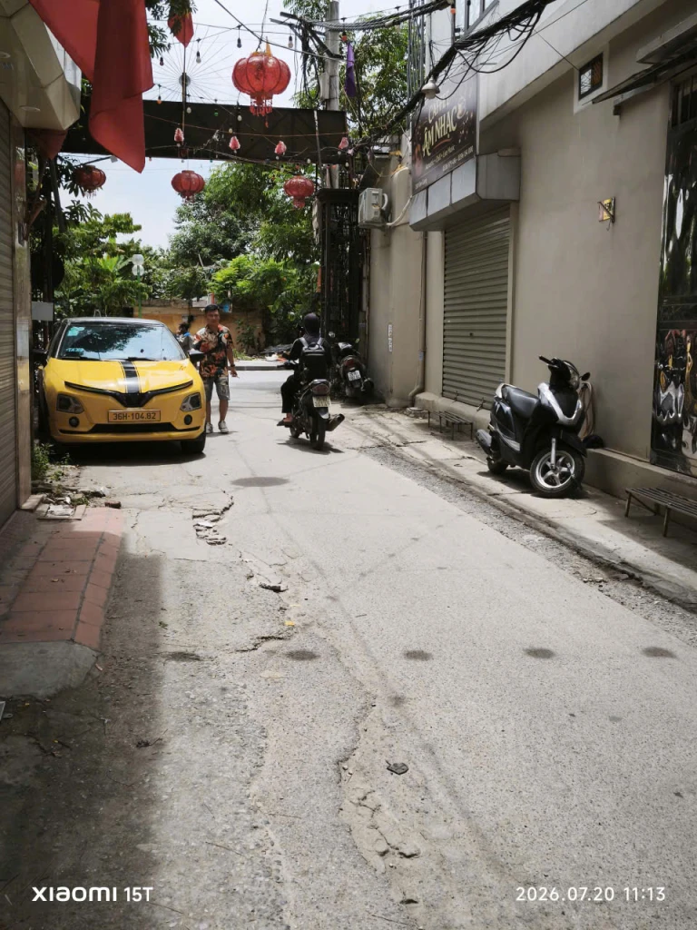 Bán nhà 120m2 đẹp như BT ô tô phố Kim Giang 21 tỷ. Mặt tiên 5.5m có sân để ô tô.