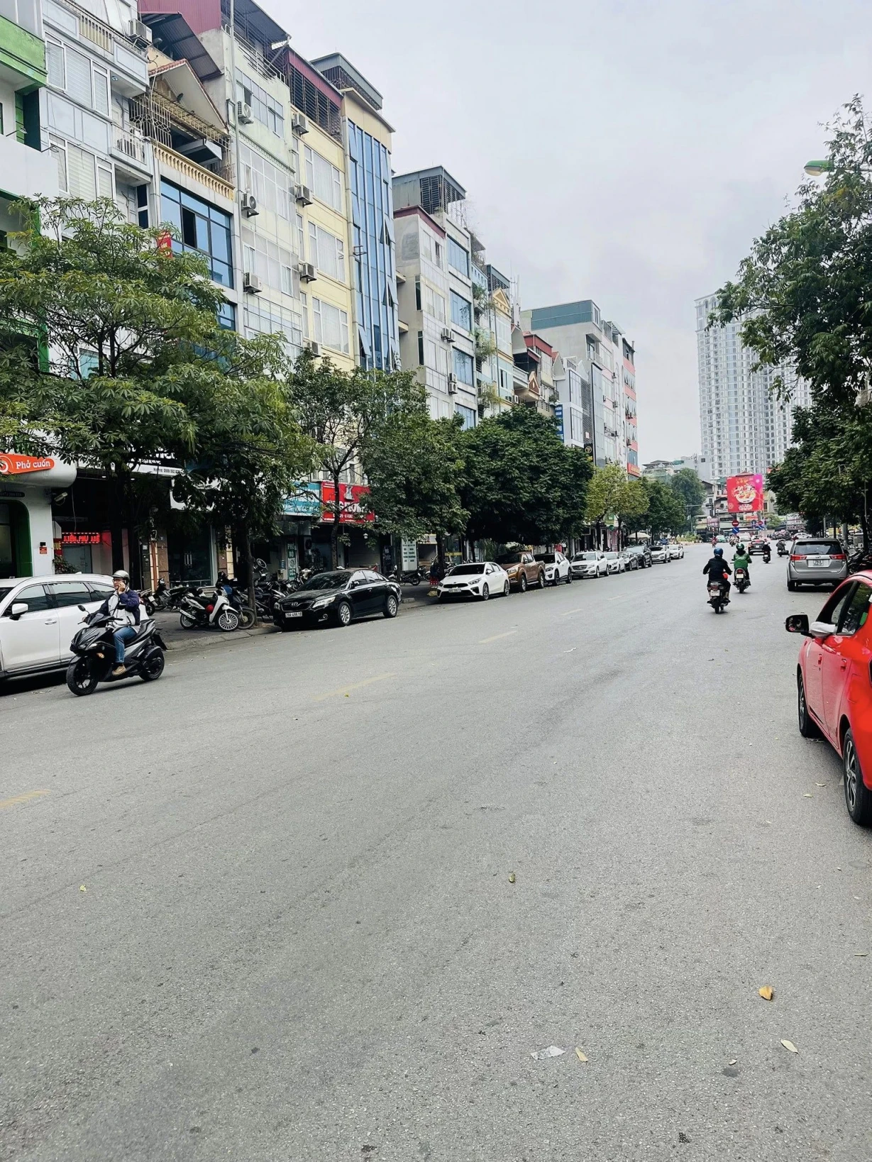 Cần bán gấp mặt phố Vũ Phạm Hàm thang máy giá rẻ 600 triêu/m2. .