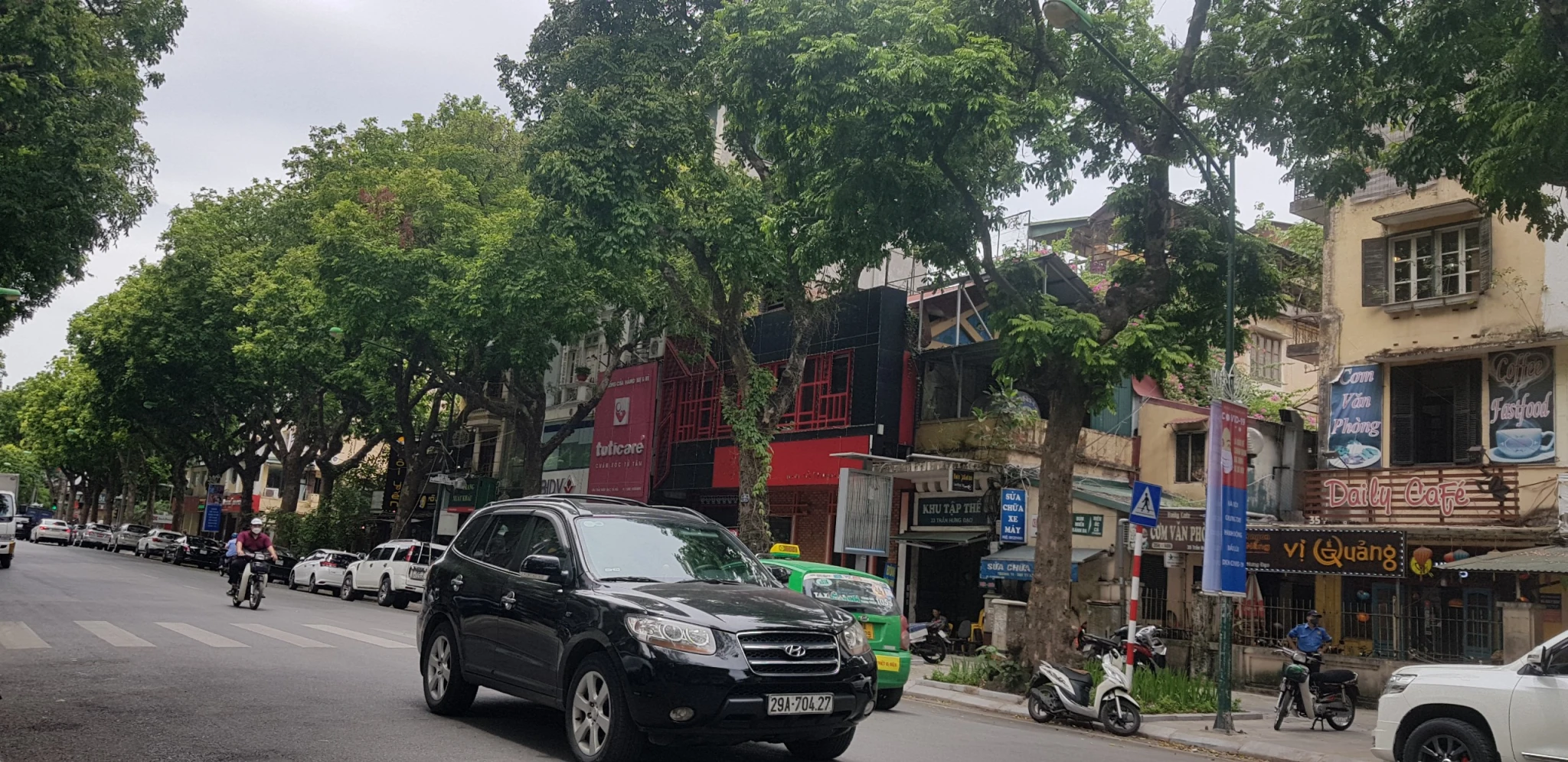Mặt phố Trần Hưng Đạo Hoàn Kiếm Hà Nội 5 tầng 120 tỷ. Mặt tiền rộng Sổ đỏ vuông chính chủ