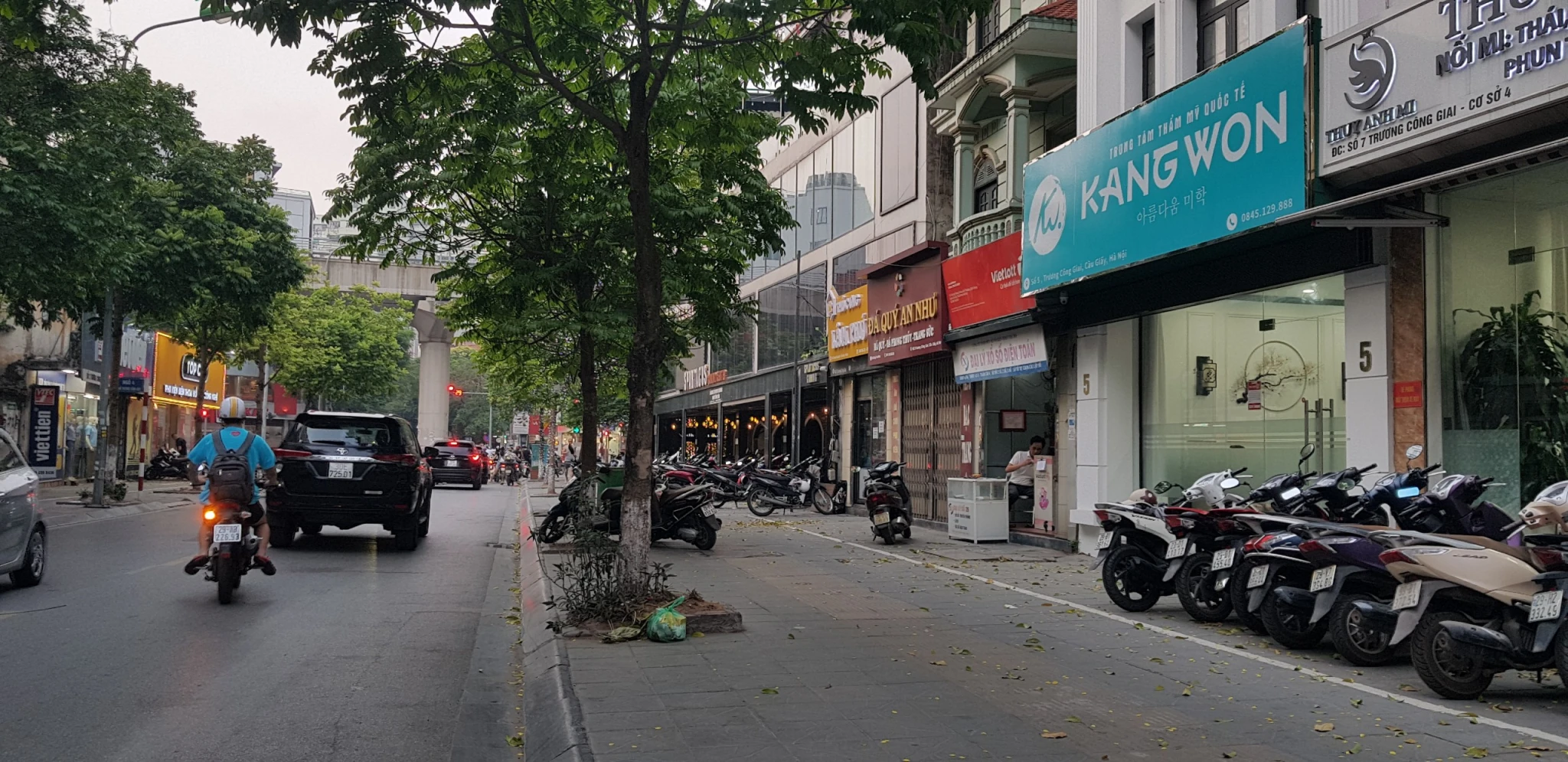 Tòa nhà mặt phố Khúc Thừa Dụ Cầu Giấy 65 tỷ