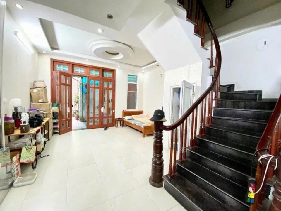 Bán nhà 44 Trần Thái Tông Dịch Vọng Hậu Cầu Giấy 14 tỷ. DT 60m2