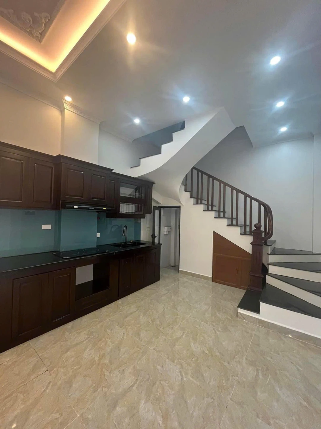Bán nhà phố Xuân La 35m2 4tầng 5.68 tỷ Tây Hồ