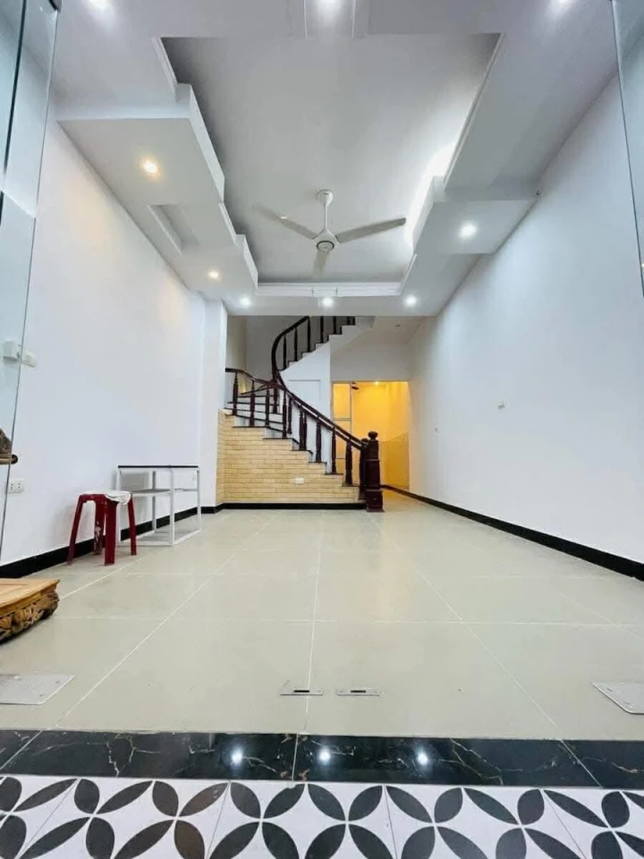 Bán nhà phố Thụy Khuê 30m2 6tầng mặt tiền 3.8m 7.9 tỷ gần Hồ Tây