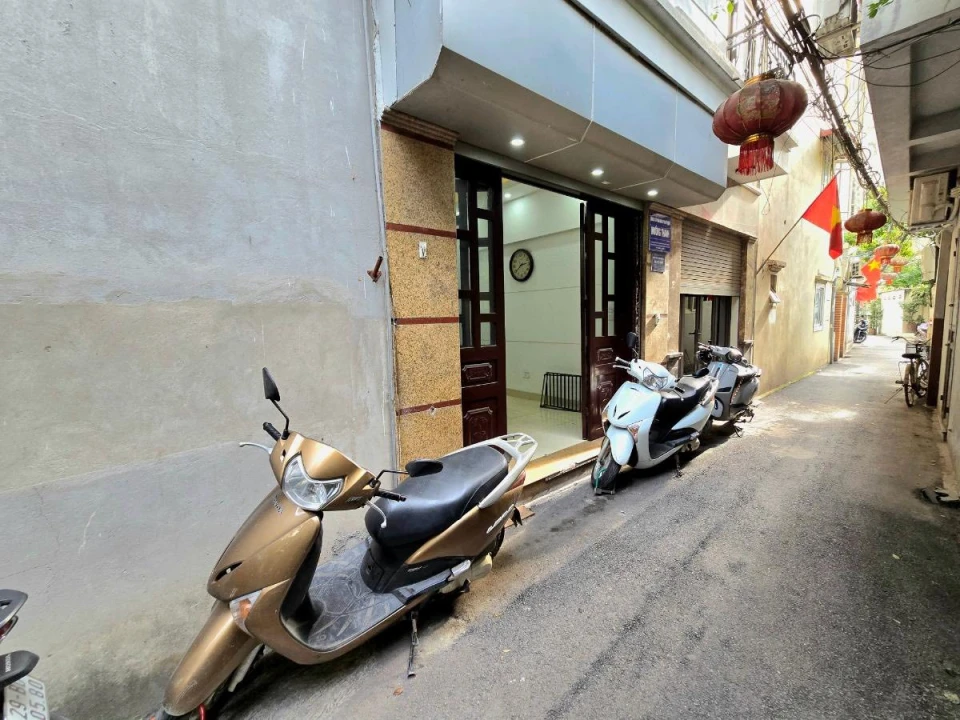 Cho thuê gấp nhà nguyên căn 25m2 4tầng 8.5tr/tháng gần Hồ Tây