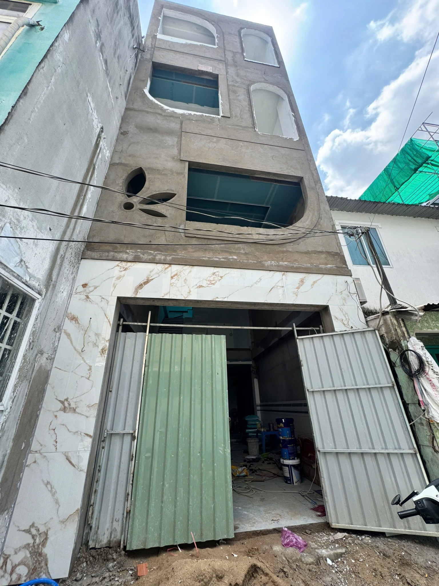 Nhà phố hiện đại đang hoàn thiện nội thất – Lô nhì mặt tiền HXH H.Tấn Phát, Quận 7-Giá rẻ