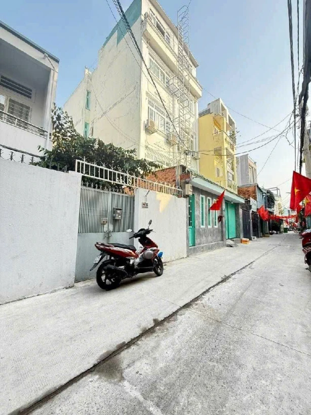 HOT NHÀ QUẬN 7 – GẦN LÂM VĂN BỀN 4.2M x19M Chỉ 8 TỶ 8