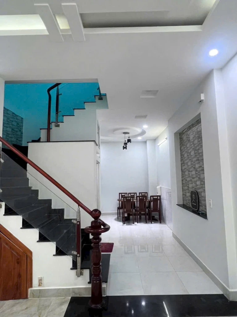 BÁN NHÀ KDBB ĐƯỜNG 8M XE QUA LẠI CHỈ 5.99 TỶ