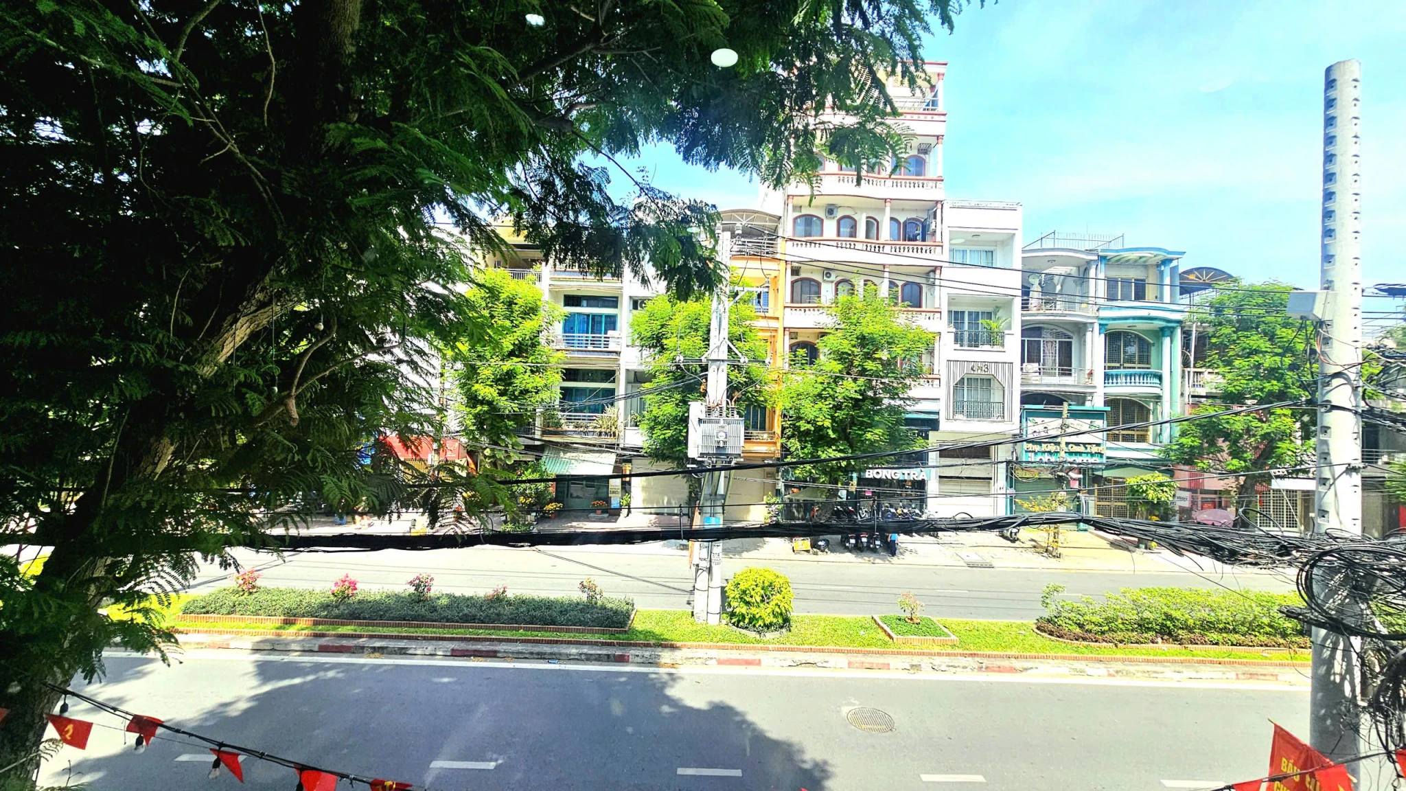 Bán nhà MT 307/23 Bàu Cát, P12, TB, 133m2, 2 tầng, 2PN, Đông Nam, SH, 15 tỷ. LH: 0898333313