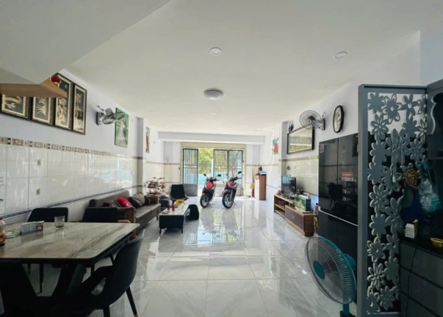 Bán nhà mặt tiền Đường 179 Tân Phú Thủ Đức - 56m2 - 3 Tầng - Nở hậu tài lộc - 8 Tỷ