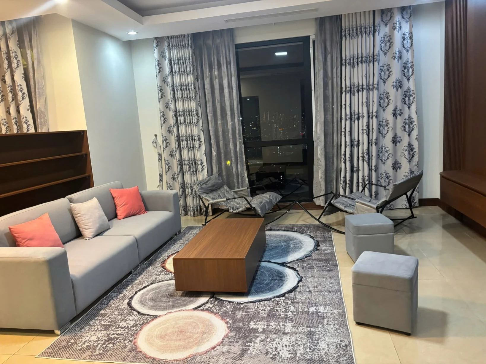 CHO THUÊ CĂN HỘ R1 ROYAL CITY – 150m2  3PN  NỘI THẤT MỚI 100%