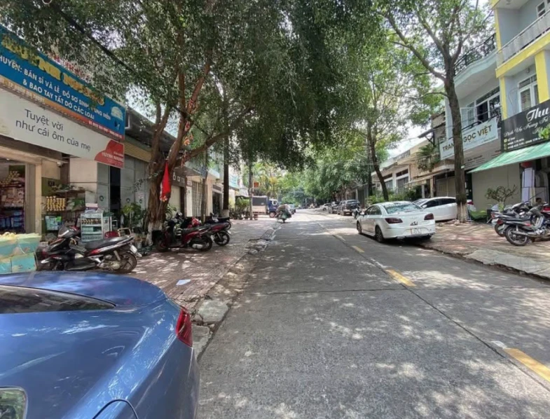 Bán nhà trung tâm phố củ đường mạc thị bưởi  phường thống nhất - tpbmt