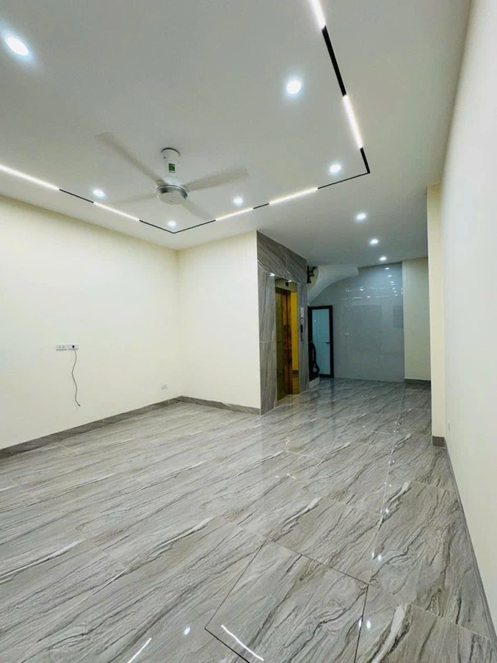 Bán nhà Ngọc Trì 37m 6 tầng thang máy  MT4.5m hơn 8 tỷ