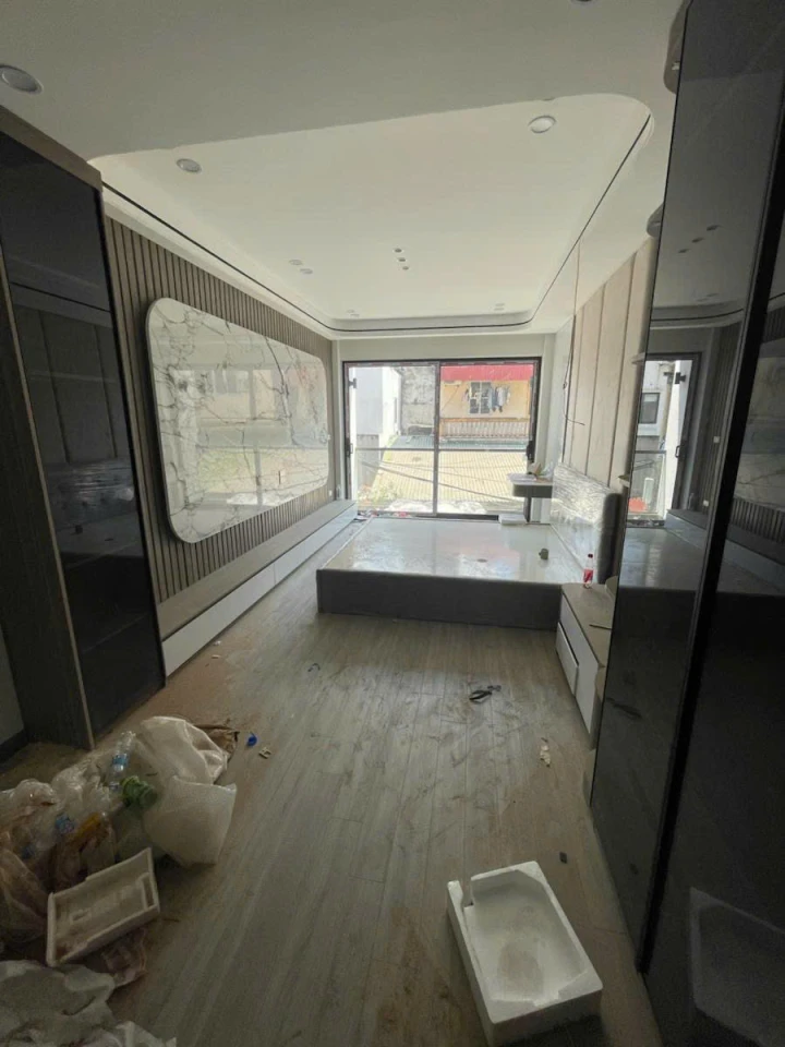 Bán nhà Nguễn Văn Linh 46m 6 tầng thang máy lô góc 20m ra ô tô hơn 8 tỷ