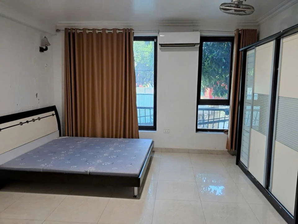 Bán nhà Ngọc Thụy 38m 5 tầng thang máy MT5m ô tô kinh doanh hơn 10 tỷ