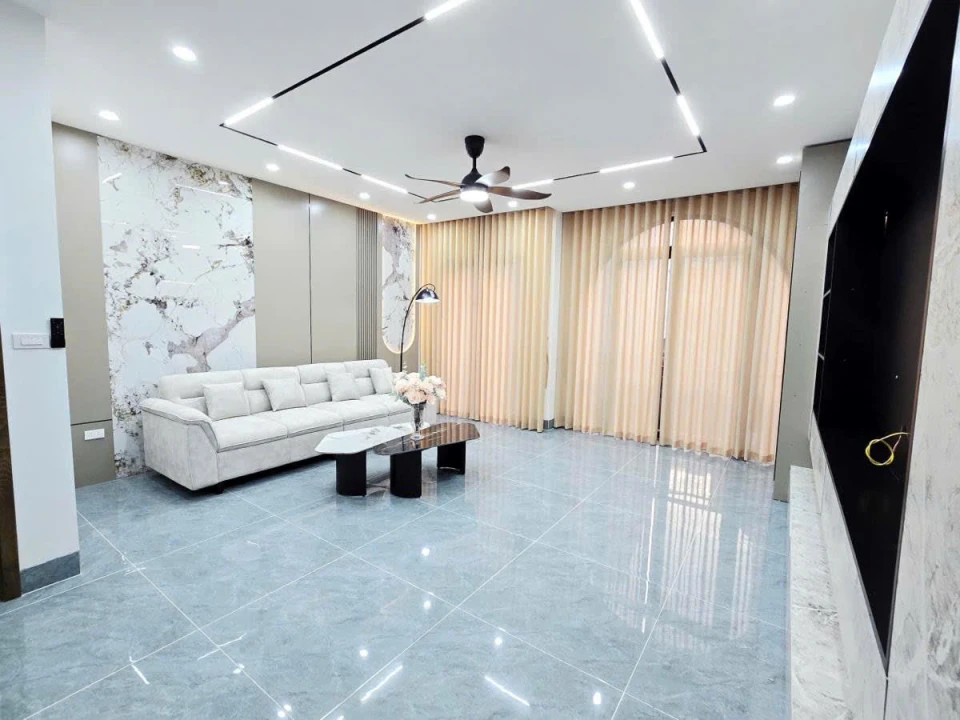 Bán nhà Nguyễn Văn Linh 45m MT5.1m 6 tầng thang máy gara ô tô hơn 11 tỷ