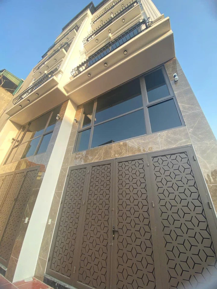 Bán nhà Cổ Linh 45m 6 tầng MT4.5m thang máy đối diện Aeon Mall hơn 13 tỷ