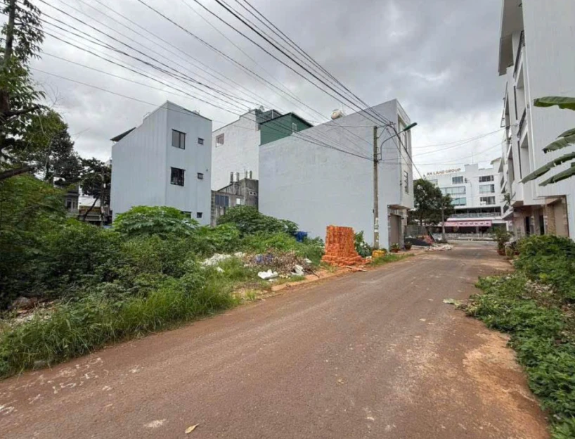 BÁN ĐẤT ĐẤU GIÁ LÝ TỰ TRỌNG, CÁCH SIÊU THỊ COOPMART CHỈ 200m