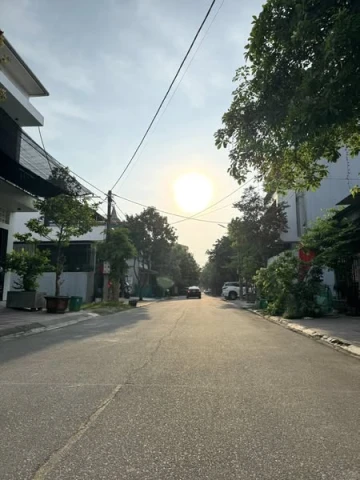 Bán lô đất sau nhà hàng Huyền Đức, sau cây xăng thạch linh ,Lối 2 đường Vũ Quang. Cách 15m