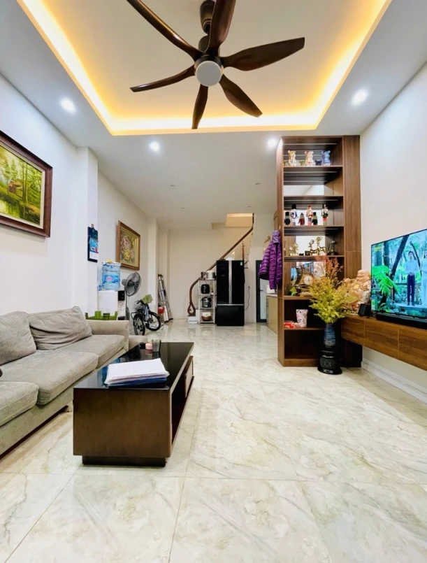 Bán nhà Huỳnh Thúc Kháng_ô tô đỗ cửa_32m2_mt 4m_vuông vắn_giá chào nh 16 tỷ