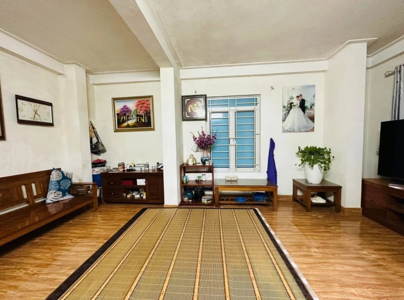 Bán nhà Chùa Láng_cực hiếm tại khu vực_ô tô quay đầu, ngủ nhà_dân xây, vuông vắn_50m2