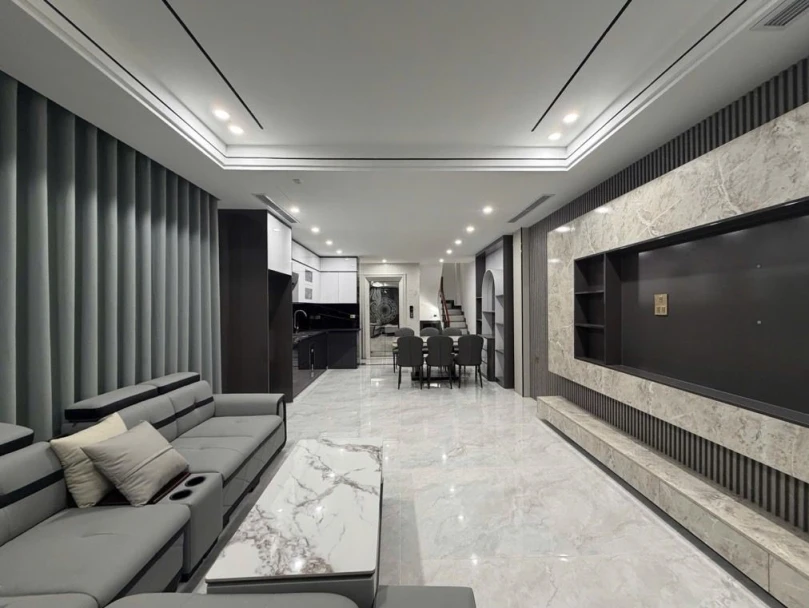 Bán nhà Hoàng Cầu_ô tô tránh_6 tầng thang máy_gần hồ ở sướng_50m2_giá chào 32 tỷ