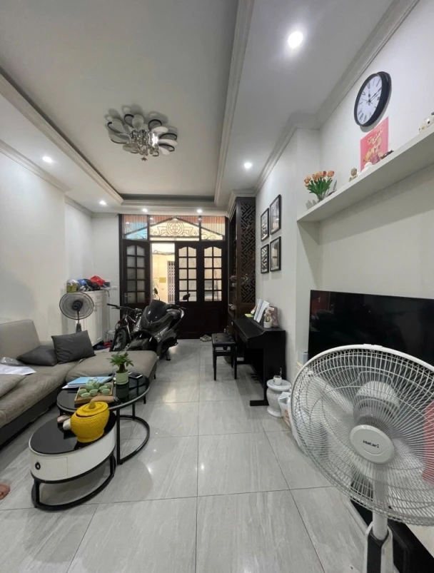 Bán nhà Đặng Tiến Đông_ba gác đỗ cửa_sát phố_ở sướng_32m2_giá chào 9,8 tỷ