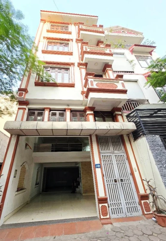 Bán nhà Pháo Đài Láng_ô tô tránh kd sầm uất_mt hơn 6m_bề thế cực kỳ_75m2_giá chào 32 tỷ