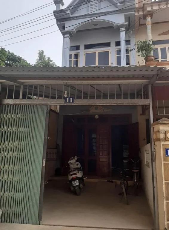 Nhà 4 x24 m thực tế 28 m.nhà 2p ngủ 1 phòng thờ .1 phòng khách 1 sân phơi q áo rộng .