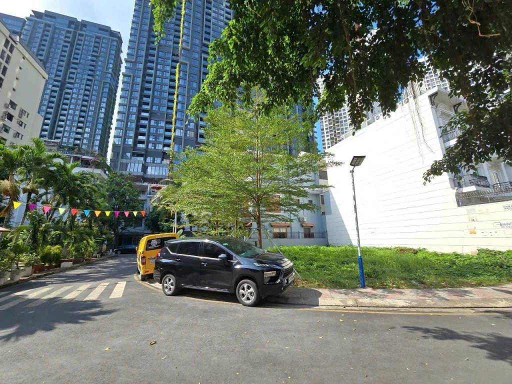 CẦN TIỀN bán gấp lô đấ Đất Vị Trí Đẹp - Góc 2 Mặt Tiền Võ Trường Toản,thảo điền Q2