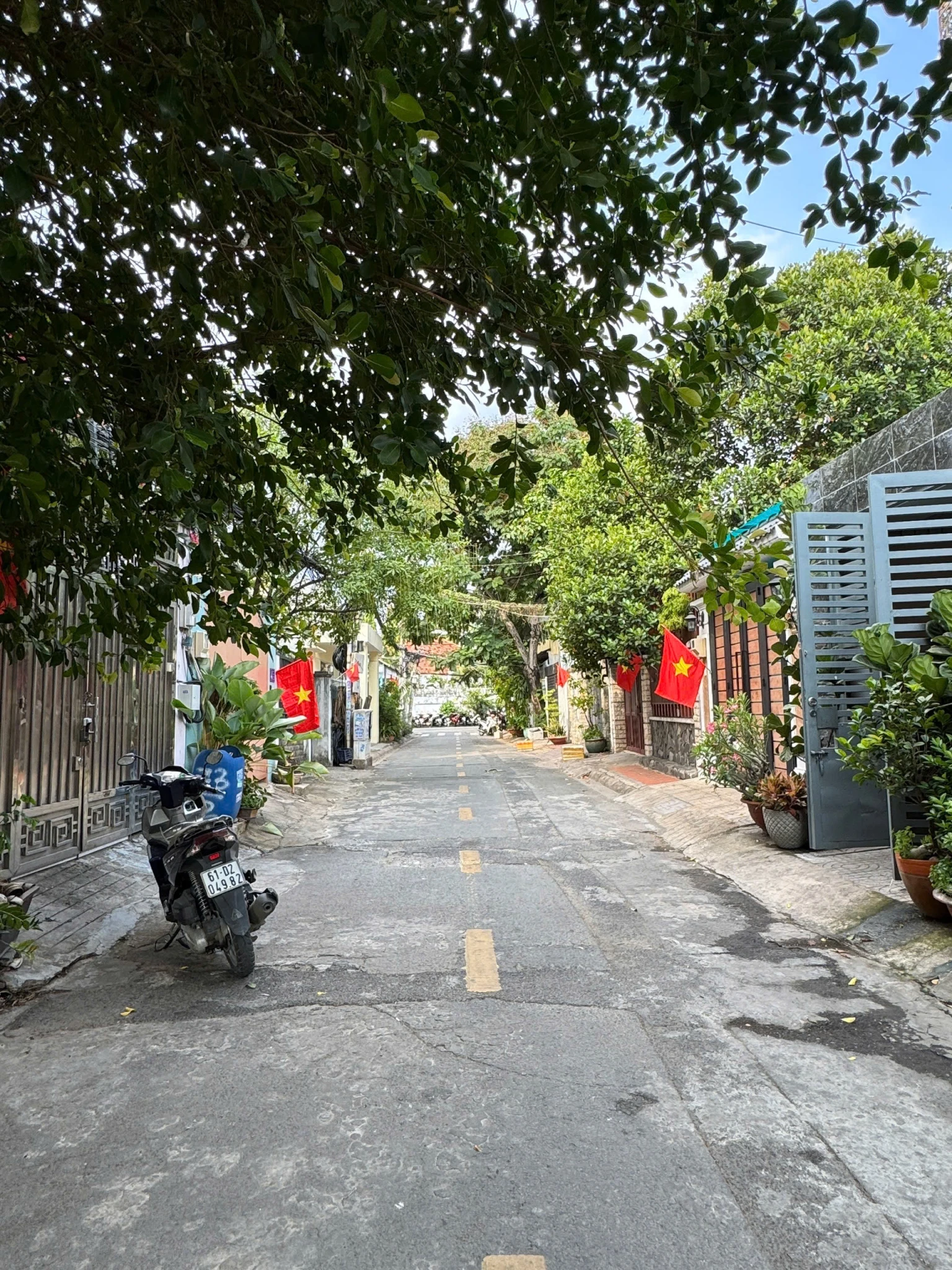 Cần bán nhà hxh đường thủy lợi phước long A Q9  , DT 76M- 4,5 TY