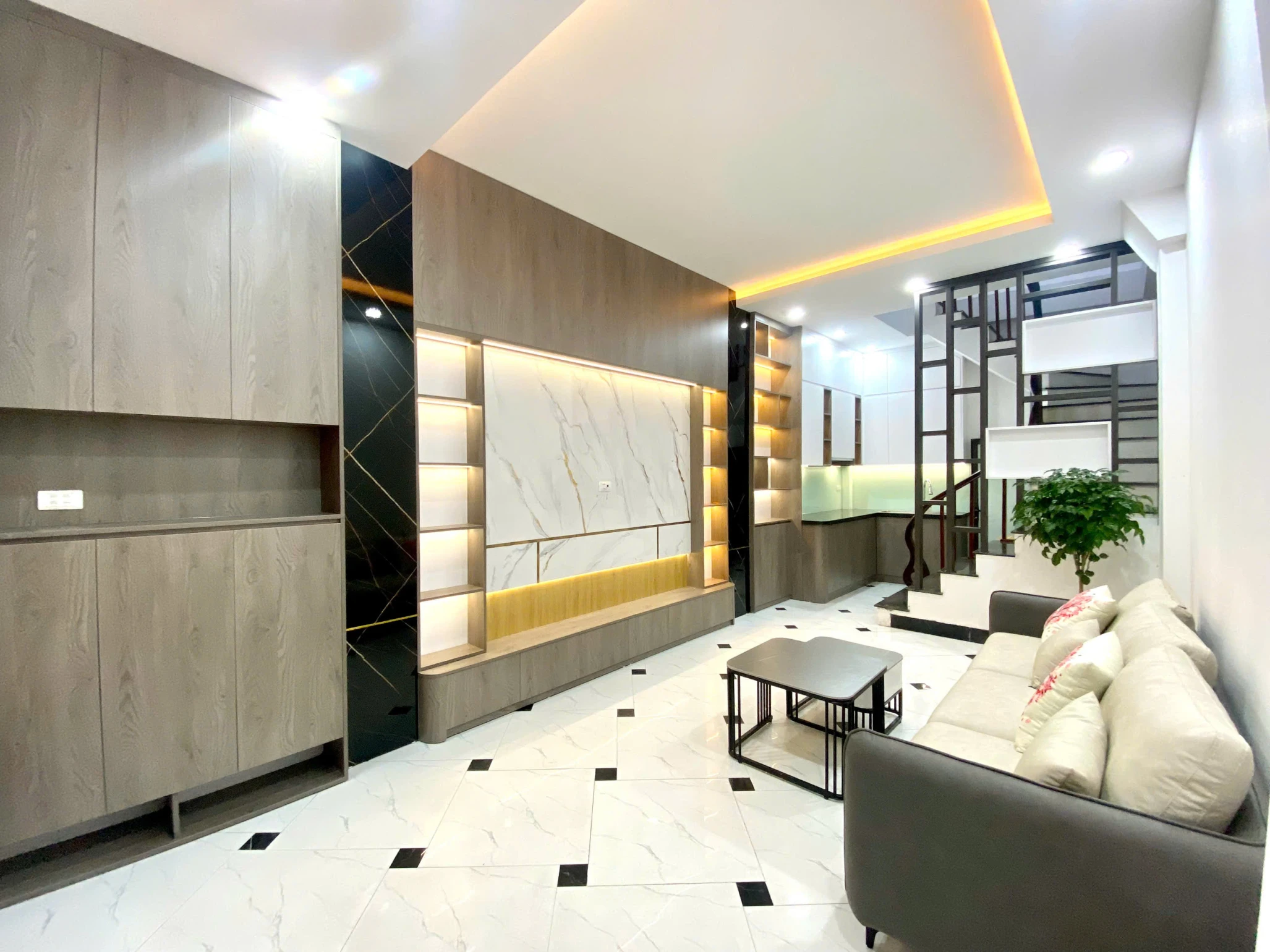 CHỦ CẦN BÁN GẤP – GIÁP NHỊ HOÀNG MAI NHÀ 6 TẦNG MỚI ĐẸP, 4 NGỦ – GIÁ CHỈ 9.8 TỶ!
Ai nhanh thì còn, chậm là mất!  lh 0326213286