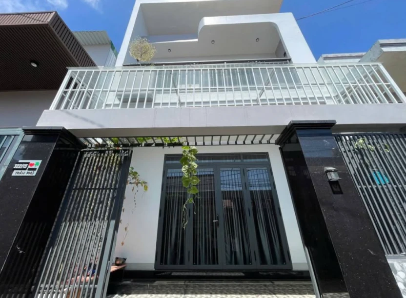 Bán Căn nhà 2 tầng hẻm Trần Phú - mới xây được 10 tháng !