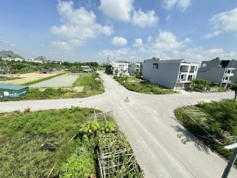 Bán 2 lô đất MB Núi Long