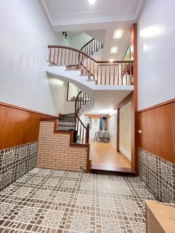 HOA HẬU ĐỊNH CÔNG HẠ - DÂN XÂY - 6 TẦNG KHUNG CỘT BÊ TÔNG LÊN TẬN NÓC - NGÕ THÔNG - ĐƯỜNG THOÁNG - HƠN 50m RA HỒ - RẤT GẦN Ô TÔ - 2 THOÁNG TRƯỚC SAU - GIÁ ĐẦU TƯ.