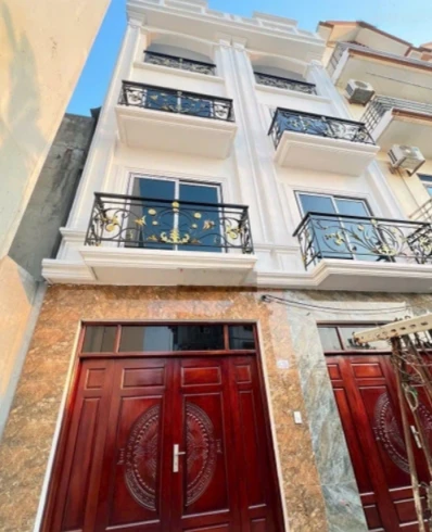 Nhà đẹp giá rẻ nhất Phụng Châu,ÔTÔ đỗ cổng,GẦN TRẠM BUS,1,5km ra Chúc Sơn .DT 32m, 3PN. Giá 2,53 tỷ